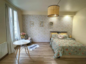 Petit appartement rétro français Paris 10
